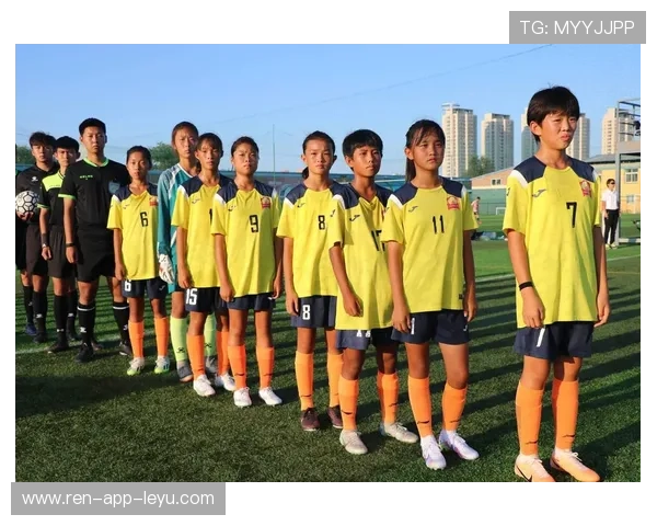 足球学院推动女足校园联赛与青训对接工作，女足踢校队